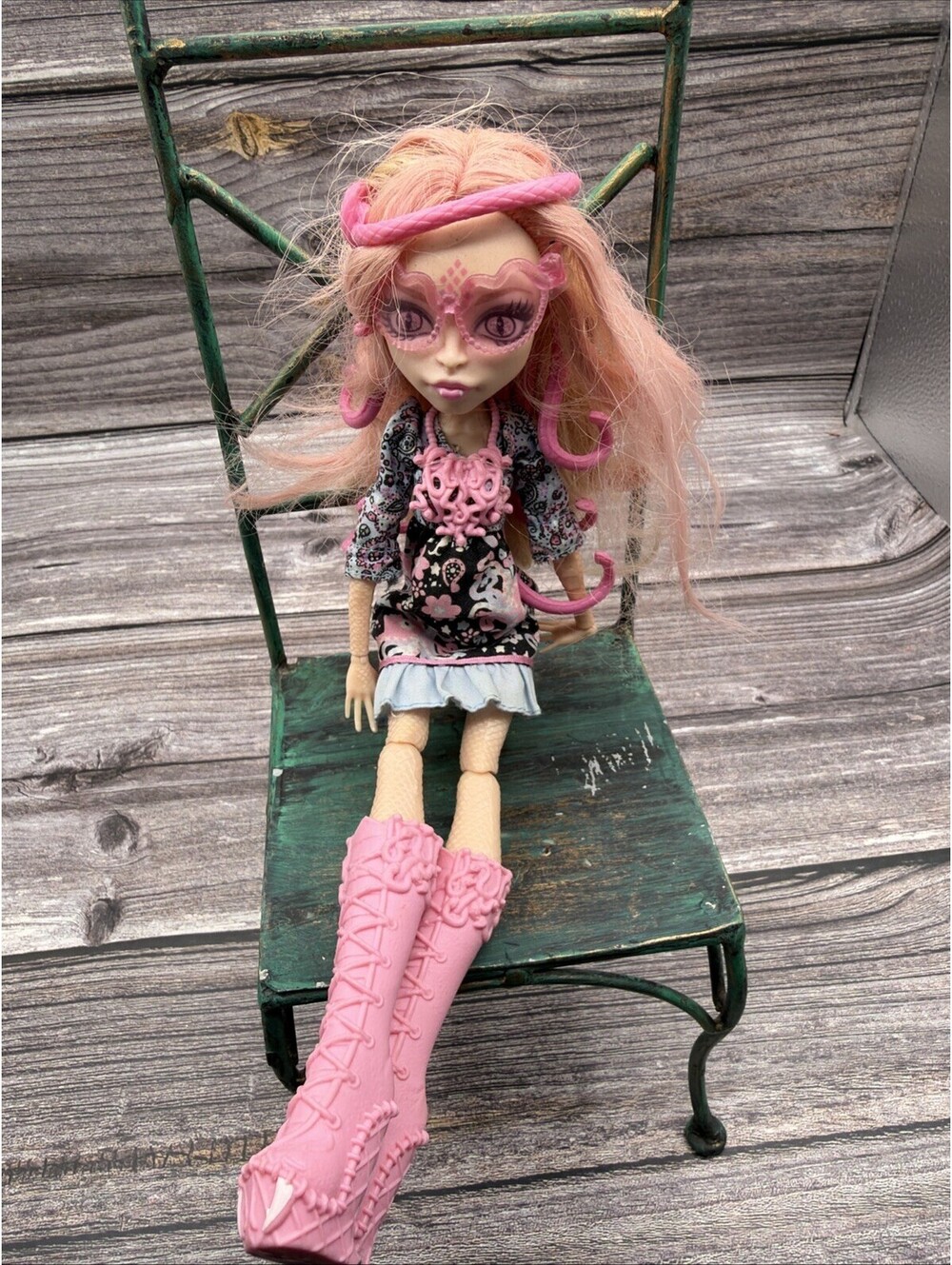Monster High Frights Camera Action Hauntlywood Viperine Gorgon